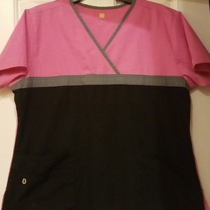 Wonder wink scrub top L